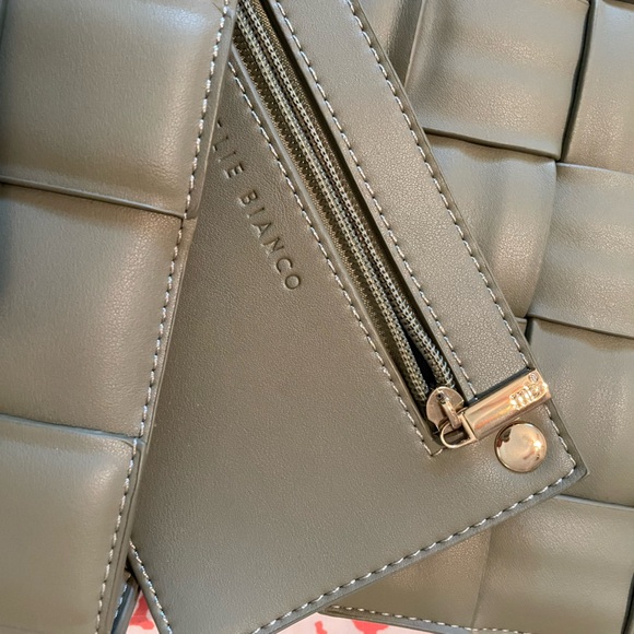 Melie Bianco purse, new w/o tag, excellent condition, pouch, smoke/pet free home - Picture 8 of 11